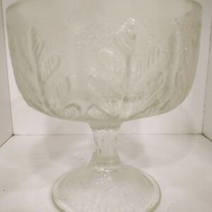 LTD 1978 vintage leaf embossed glass candy dish
